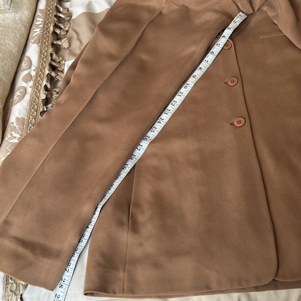 Suit - Picture 9 of 10